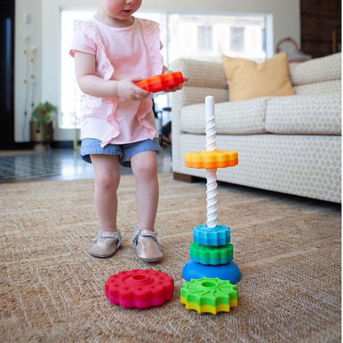 Тактильна іграшка гвинтова Пірамідка від Fat Brain Toys