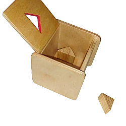 Тактильна коробка сортер Монтессорі трикутник