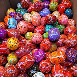 Декоративные пасхальные яйца (разные цвета)