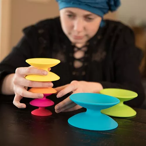 Сенсорна іграшка пірамідка Вежа з котушок від Fat Brain Toys Сенсорна іграшка пірамідка Вежа з котушок від Fat Brain Toys