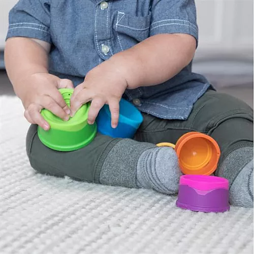 Сенсорная тактильная игрушка пирамидка Чашечки (6 шт) от Fat Brain Toys Сенсорная тактильная игрушка пирамидка Чашечки (6 шт) от Fat Brain Toys