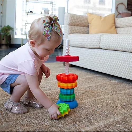 Тактильная игрушка винтовая Пирамидка от Fat Brain Toys Тактильная игрушка винтовая Пирамидка от Fat Brain Toys