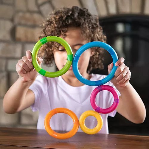 Развивающий сенсорный набор Цветные магнитные колечки (5 шт) от Fat Brain Toys Развивающий сенсорный набор Цветные магнитные колечки (5 шт) от Fat Brain Toys