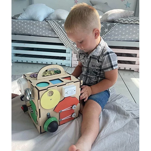 Развивающая игрушка Бизикуб 20х20 см