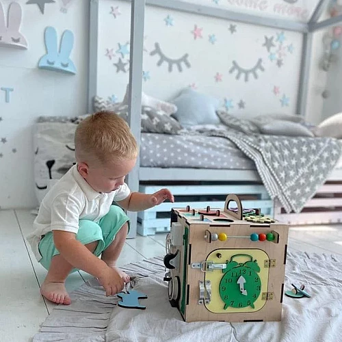 Развивающая игрушка Бизикуб 25х25 см