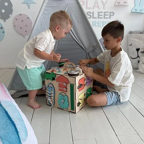 Развивающая игрушка Бизикуб 30х30 см