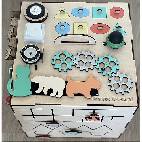 Развивающая игрушка Бизикуб 40х40 см с дверкой