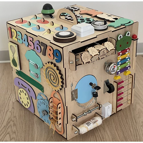 Развивающая игрушка Бизикуб 40х40 см с дверкой