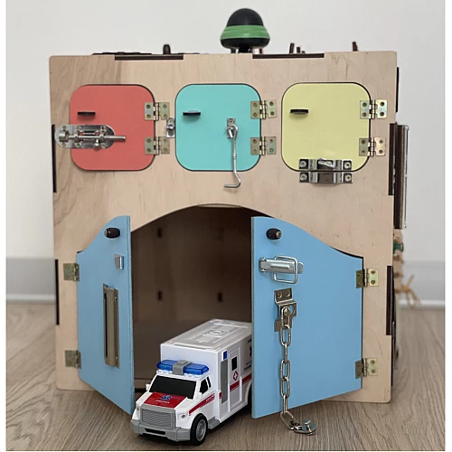 Развивающая игрушка Бизикуб 40х40 см с дверкой