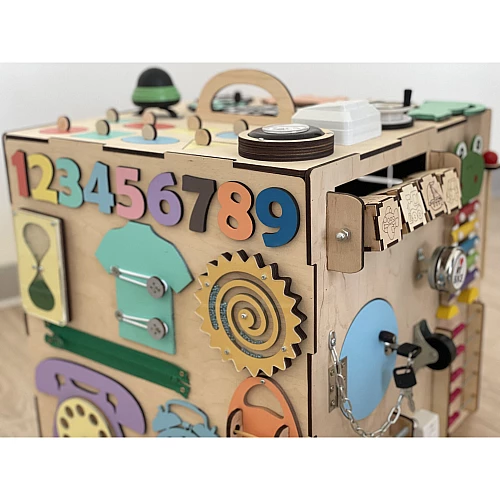 Развивающая игрушка Бизикуб 40х40 см с дверкой