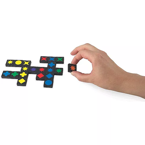 Настольная логической игра Qwirkle для путешествий от MindWare Настольная логической игра Qwirkle для путешествий от MindWare