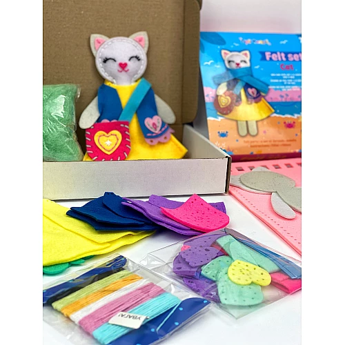 Набор для творчества игрушка из фетра Котик (одежда и аксессуары)