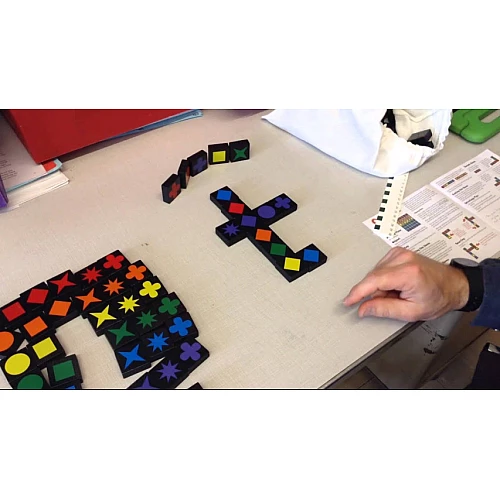 Настільна логічна гра Qwirkle від MindWare